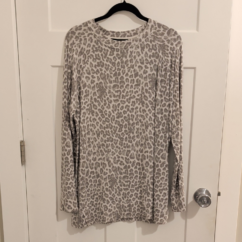 Tahari Gray Animal Print Long Sleeve Top